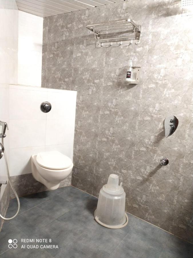 U Life Hotel Мумбай Екстериор снимка